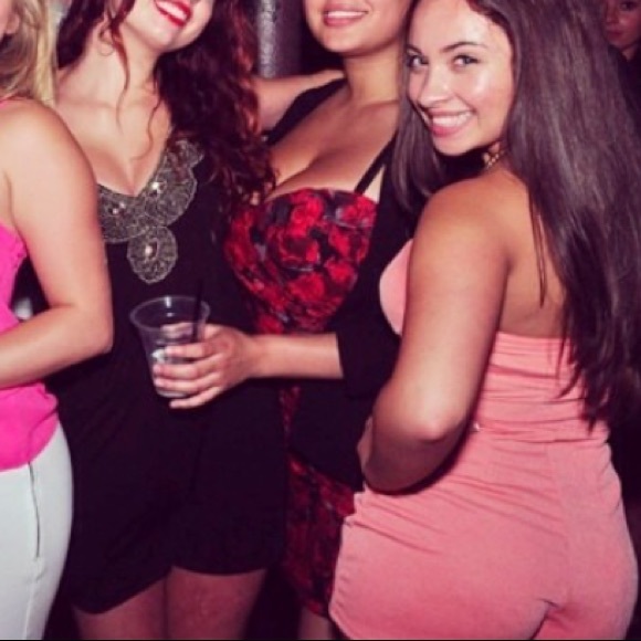 Pink sleeveless romper - Picture 4 of 5